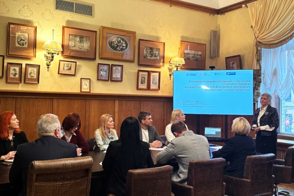 Петербург делится лучшими практиками в сфере туризма со специалистами из Крыма и Севастополя.