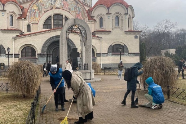 В Новодевичьем монастыре прошел субботник