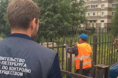 Пресечено незаконное использование земельных участков, незаконно используемых под размещение автостоянок и объектов сервисного обслуживания автомобилей. Освобождена территория общей площадью более 40 тыс. кв. м.