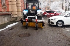 Коммунальные службы Московского района проводят активную работу по уборке последствий снегопада