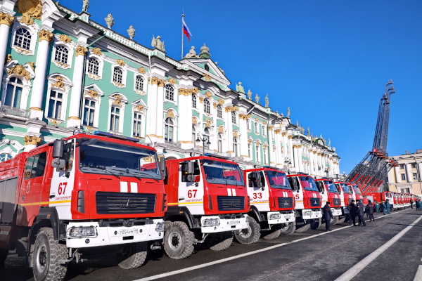 Передача новой техники петербургским пожарным