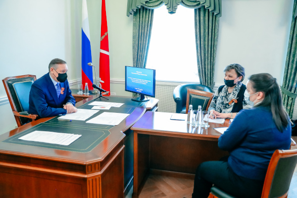 Прием граждан: замена устаревшего оборудования и мебели в школе №338 Невского района