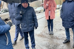 Глава администрации Виктор Полунин по традиции еженедельно объезжает территорию района