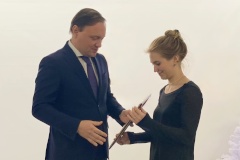КГИОП наградил благодарственными письмами студентов - участников проекта по сохранению Смоленского лютеранского кладбища