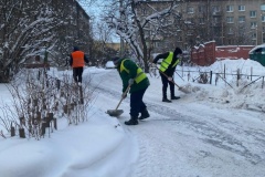 Сотрудники ЖКС № 1 Невского района снова провели уборку снега