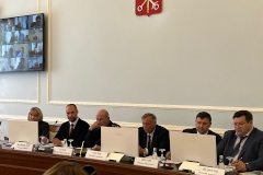 Обеспечение безопасности на улицах и меры профилактики автомобильных угонов: в Смольном обсудили вопросы на заседании Комиссии по профилактике правонарушений