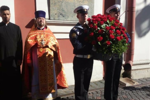 В Петербурге почтили память о подвиге военных моряков Петра Первого