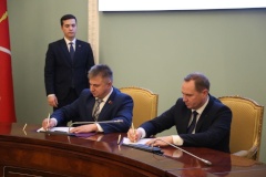 Глава администрации Курортного района Александр Забайкин подписал соглашение о сотрудничестве на 2024-2026 года с главой администрации Фрунзенского района Минска Сергеем Шкрудневым