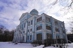 В 2021 году по программе КГИОП будет отреставрирована дача Воронцова «Новознаменка» на Чекистов, 13