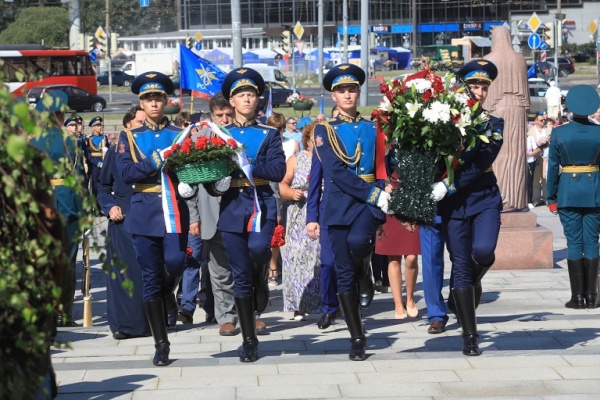 Во Фрунзенском районе состоялся торжественный митинг, посвященный Дню Воздушно-десантных войск
