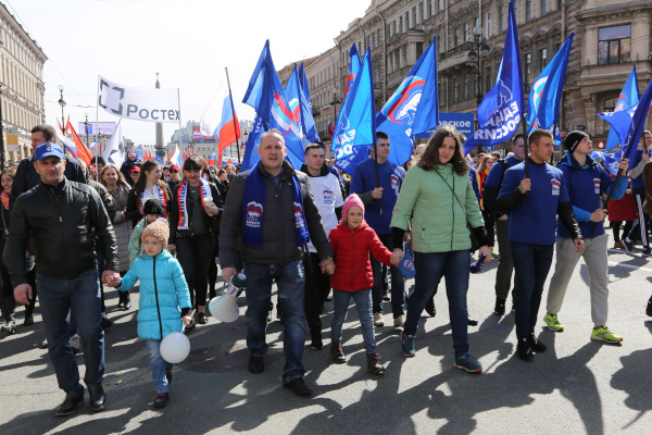 Колонна Московского района приняла участие в Первомайском шествии