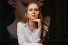 Анна Калинина, ученица 11-2 класса гимназии № 107, сдала ЕГЭ по русскому языку на 100 баллов!