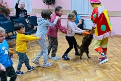 Милые животные порадовали детей на празднике