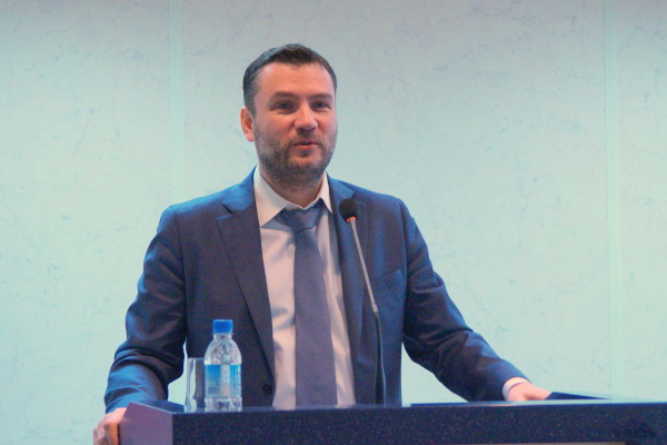 Евгений Разумишкин поздравил сотрудников отрасли социальной защиты населения с Днем социального работника