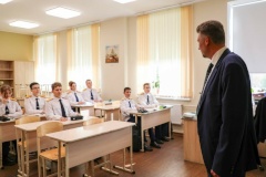 Временно исполняющий обязанности главы администрации Центрального района Максим Романцов посетил школу № 304 «Центр подготовки кадет»