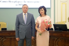 В Смольном Губернатор Санкт‑Петербурга Александр Беглов вручил нагрудные знаки «За милосердие» отличившимся петербуржцам Калининского района