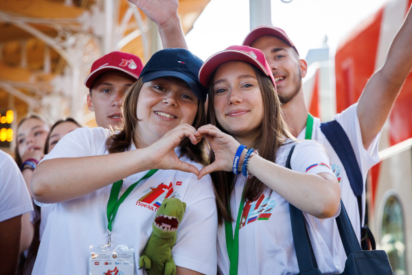 В Петергофе торжественно встретили Поезд Памяти