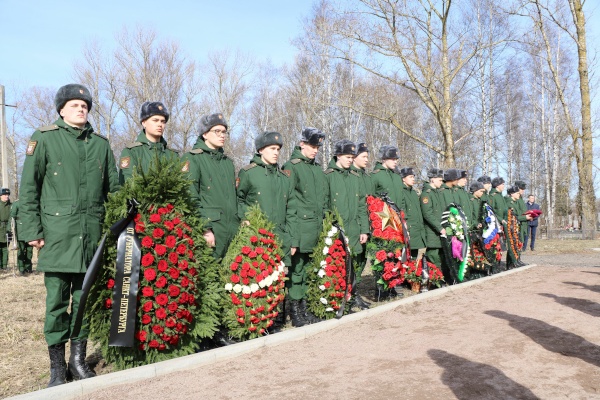 В Красносельском районе Петербурга похоронили старшего прапорщика Артёма Панова