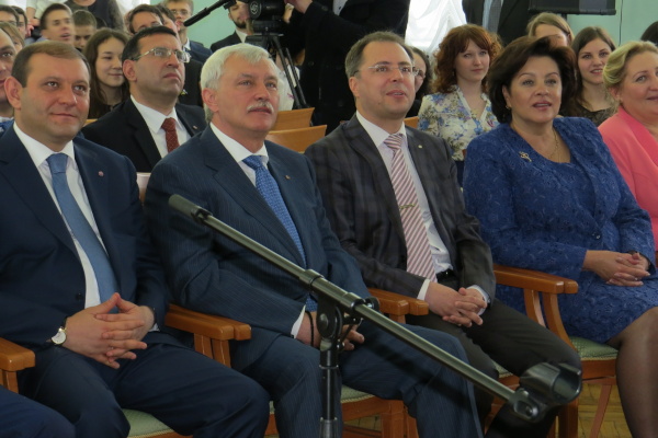 22 мая – Губернатор Санкт‑Петербурга Георгий Сергеевич Полтавченко и председатель Комитета Жанна Владимировна Воробьёва посетили праздник последнего звонка в лицее №30