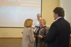 Мария Щербакова поздравила сотрудников поликлиники №38 с Днем медицинского работника