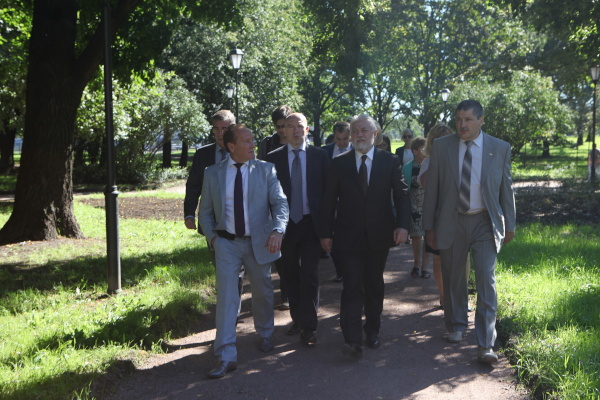 В парке Куракина дача скоро завершится реконструкция