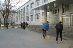 Весенняя уборка во Фрунзенском районе проходит активно