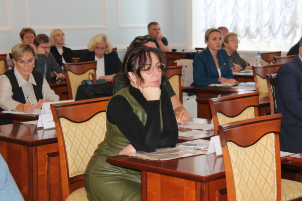 В Смольном обсудили готовность к новому учебному году: акцент на качество питания и открытость для родителей