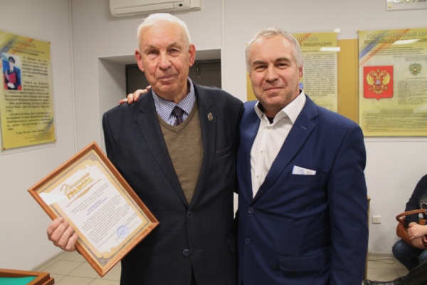 Ветеранам службы УМВД Фрунзенского района вручили памятные юбилейные медали