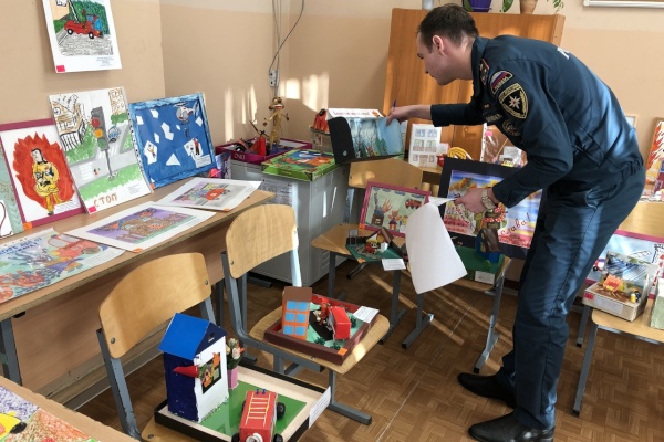 Во Фрунзенском районе проходит конкурс «Безопасность глазами детей»