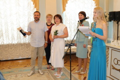 20 семейным парам Кировского района вручили медали «За любовь и верность»