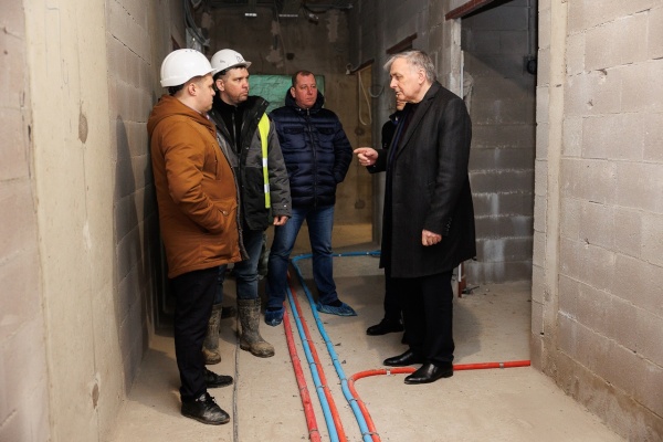 Глава Петродворцового района побывал на стройплощадке нового детского сада