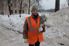 Молодежь Приморского района решила поддержать дворников