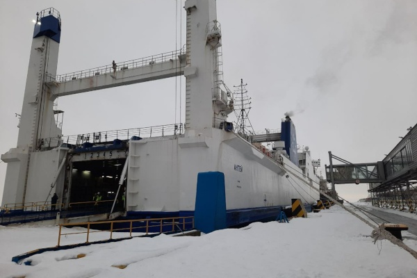 Пассажирский порт «Морской фасад» сегодня отправил первый за пять лет грузопассажирский паром «Антей»