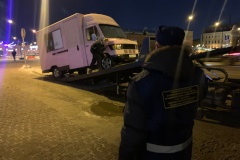 В канун праздников усилены рейды по нелегальной торговле в центре Петербурга