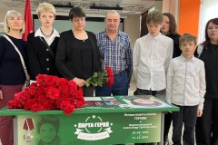 В Лицее №226 торжественно открыли «Парту Героя» — выпускника 2010 года, Перепелятникова Александра Григорьевича