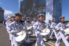 Юные барабанщики из Кронштадта открыли береговую часть Главного военно-морского парада