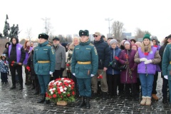 23 февраля делегация Кировского района возложила цветы к Монументу героическим защитникам Ленинграда