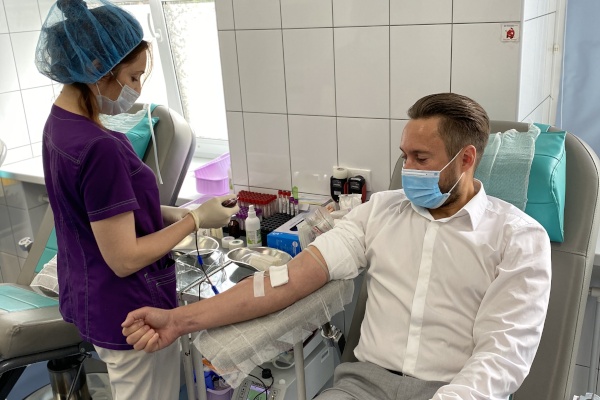 Денис Беляев принял участие в донорской акции