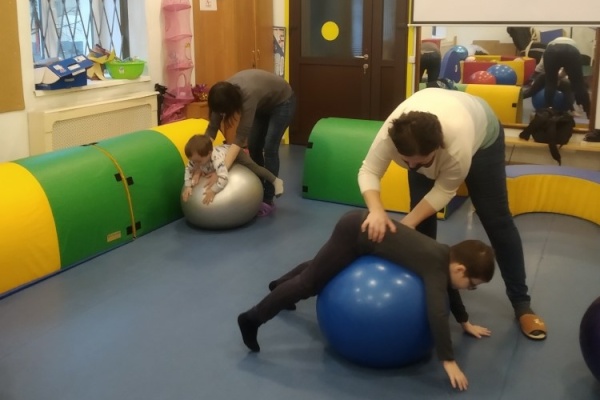 Праздник «Вместе с мамой веселей» в Центре социальной реабилитации инвалидов и детей-инвалидов Кировского района