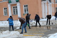 В уборке Кировского района за выходные приняли участие свыше четырех тысяч человек