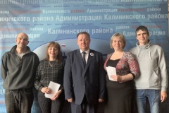 Две многодетные семьи получили документы на квартиры