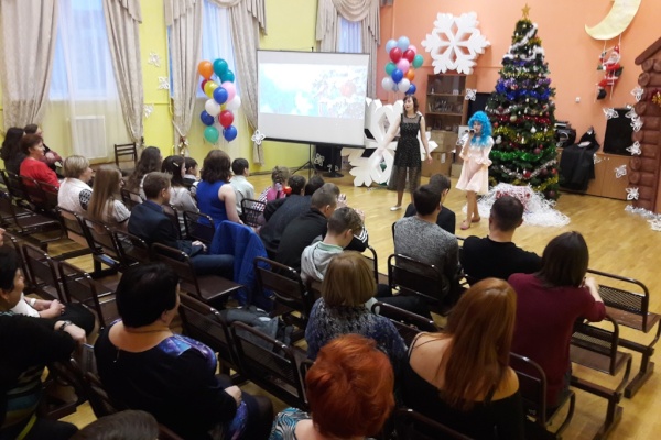 Врачи госпиталя и неравнодушные петербуржцы поздравили детей из Никольского детского дома с Новым годом