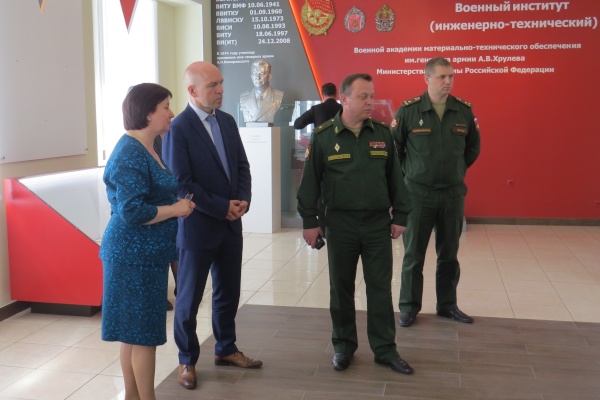  Военный институт (инженерно-технический) с дружеским визитом посетил глава Невского района Константин Серов