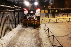 После ночного снегопада коммунальные службы Фрунзенского района работали в усиленном режиме