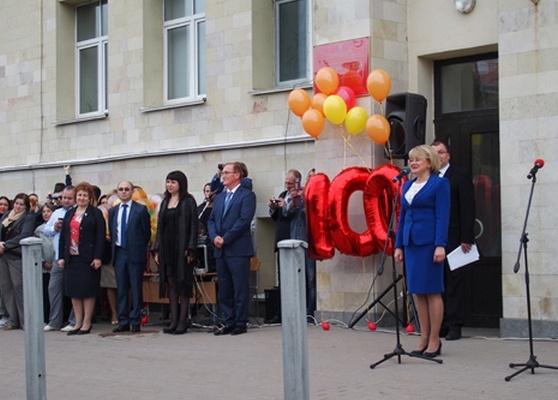 Михаил Бродский поздравил учеников и учителей школы №235 им. Д.Д. Шостаковича с Днем знаний