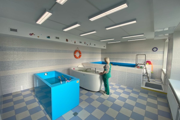 В детской поликлинике №49 Пушкинского района после капитального ремонта открыта водолечебница.
