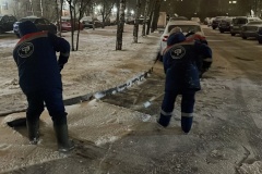 Сегодня в связи со снегопадом во Фрунзенском районе задействовано более 80 единиц техники и почти 500 специалистов ручного труда