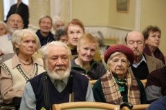 39 жителям Центрального района вручили знаки «Жителю блокадного Ленинграда» и медали «80 лет Победы в Великой Отечественной войне 1941-1945 гг.».