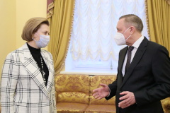 Губернатор обсудил с главой Роспотребнадзора эпидситуацию в Петербурге