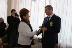В Кировском районе продолжаются вручения памятных знаков в честь юбилея  Ленинградской Победы